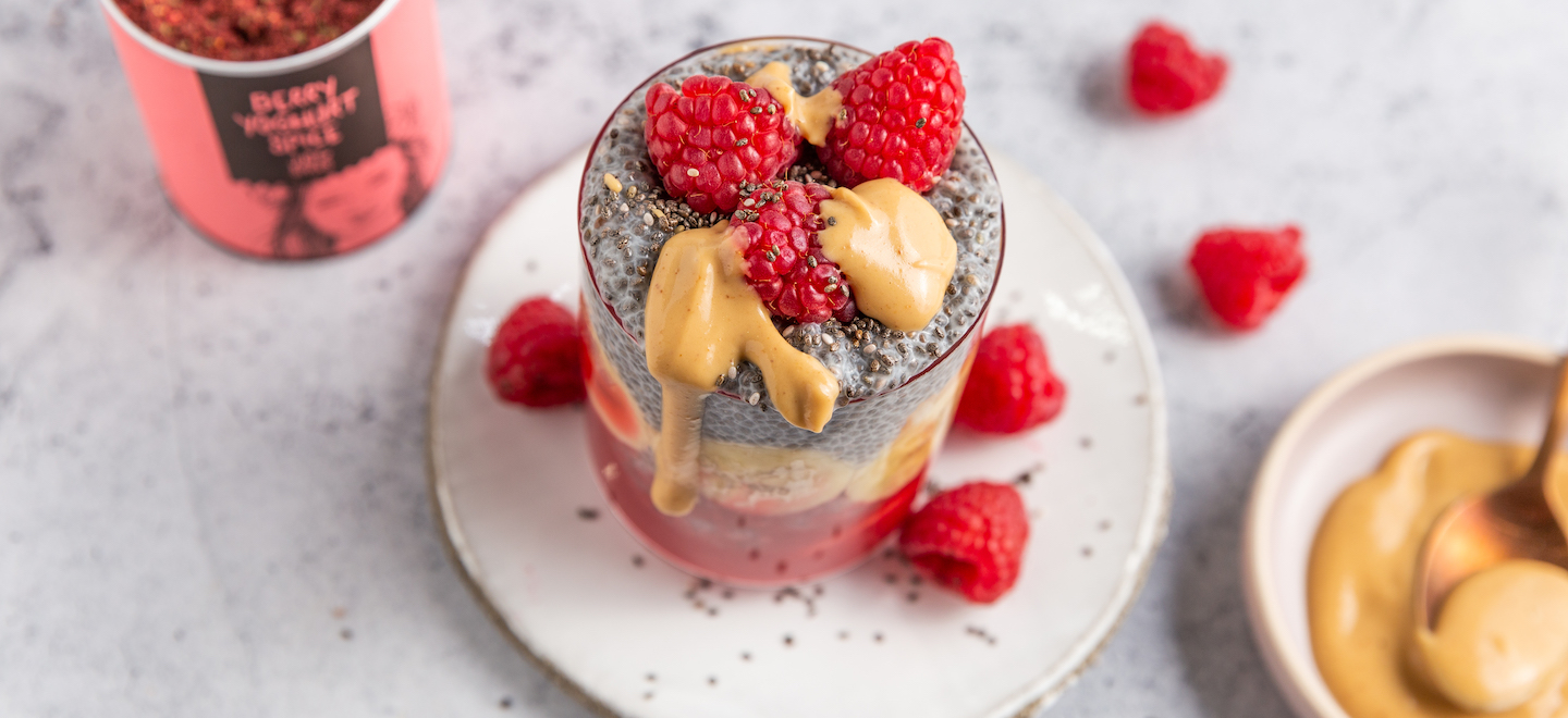 Overnight Chia Pudding mit Beeren