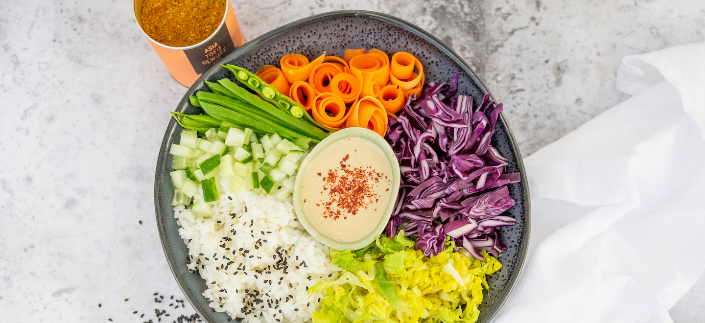 Sushi Bowl mit Tahini Dressing