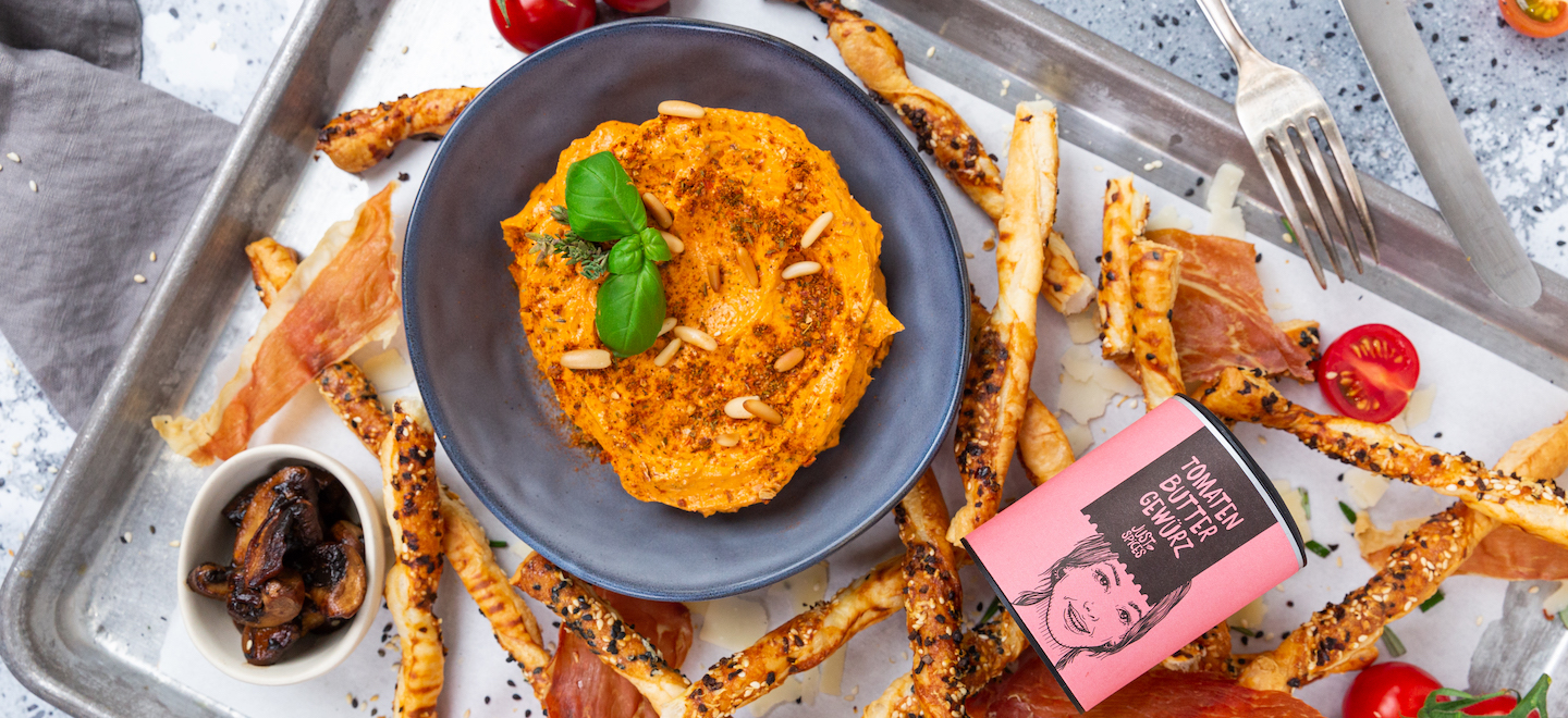 Tomatenbutter mit Knusperstangen