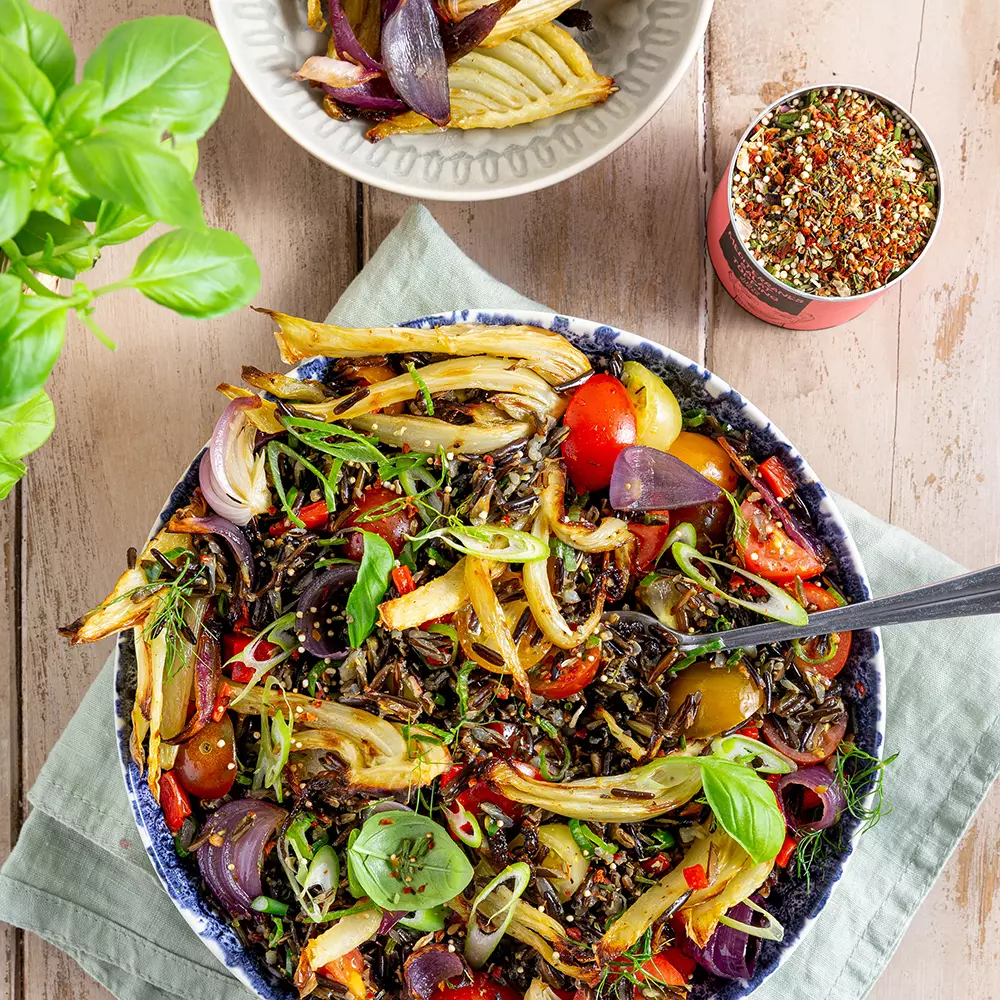 Just Spices - Mediterranes Salat Topping -  Salat mit buntem Gemüse, Mediterranes Salat Topping 