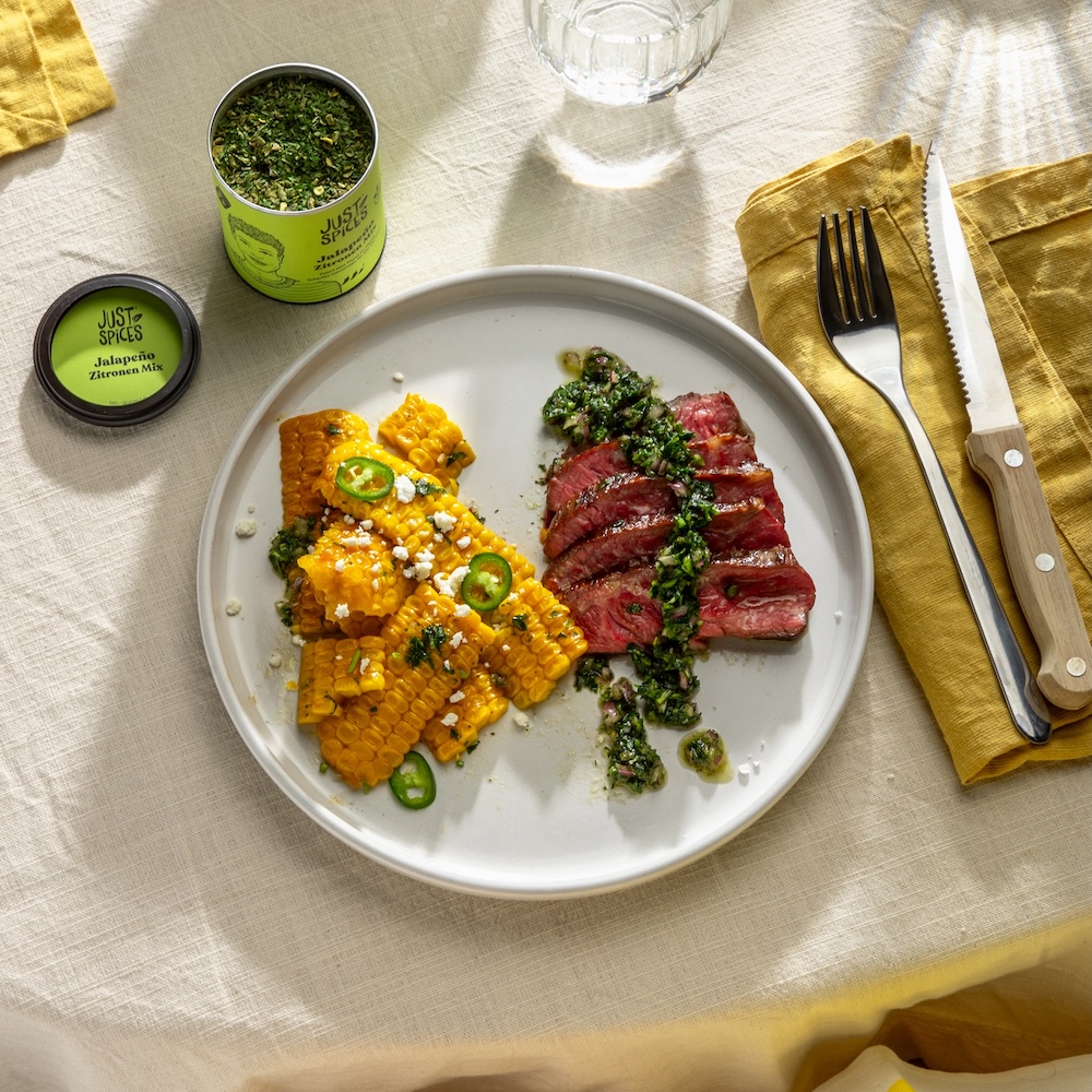 Gegrilltes Flank Steak mit Mais & Jalapeño Zitronen Chimichurri