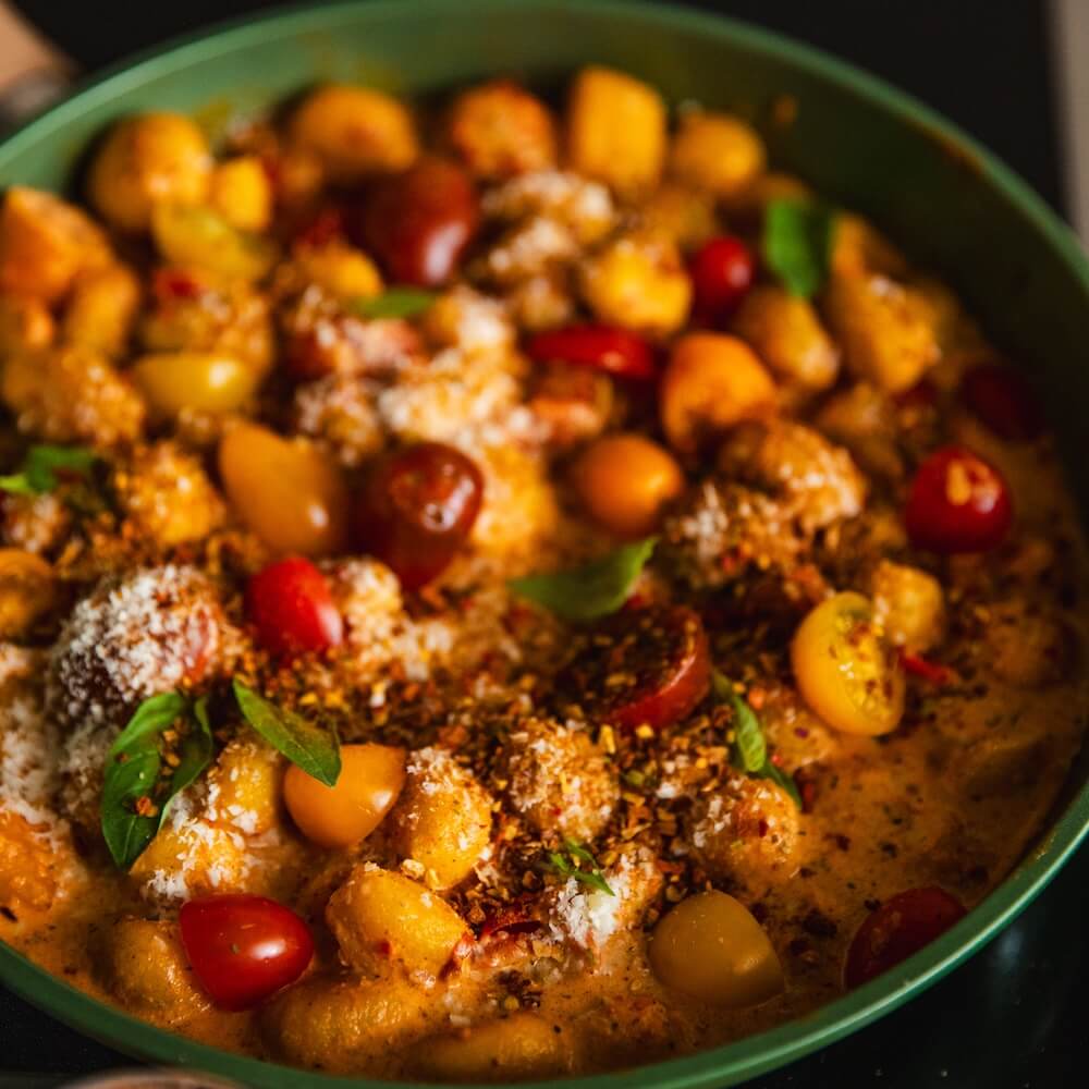 Gnocchi aus dem Air Fryer mit roter Pesto Sahne Soße