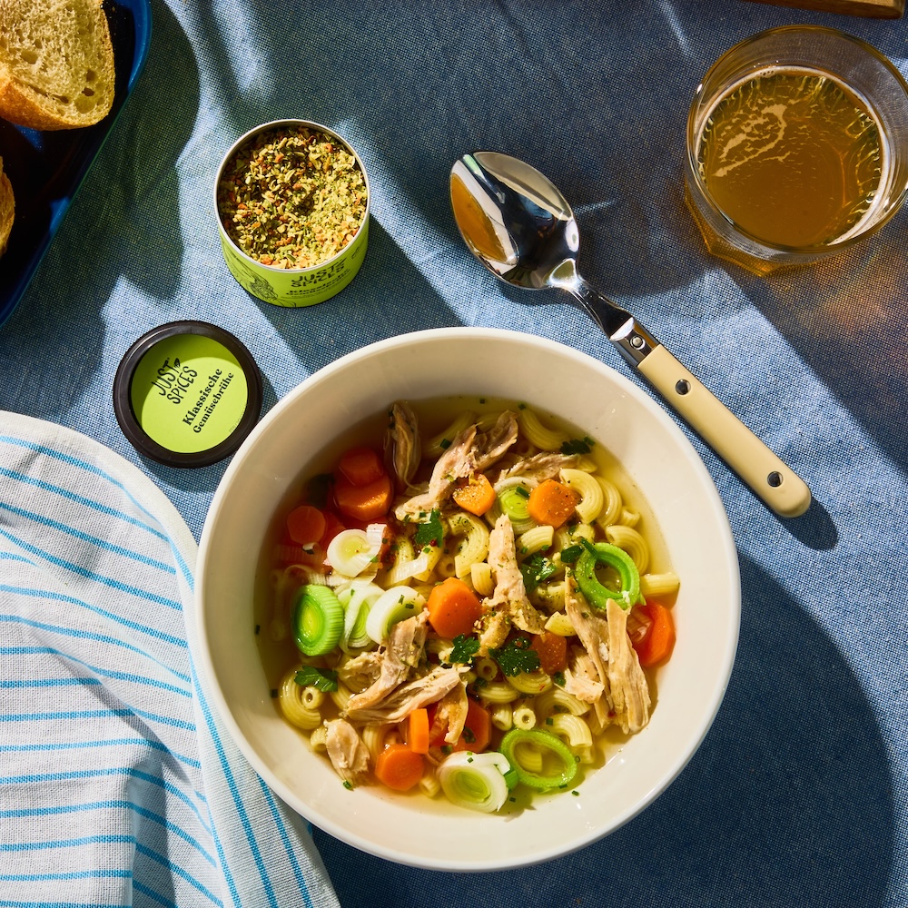Klare Hähnchennudelsuppe