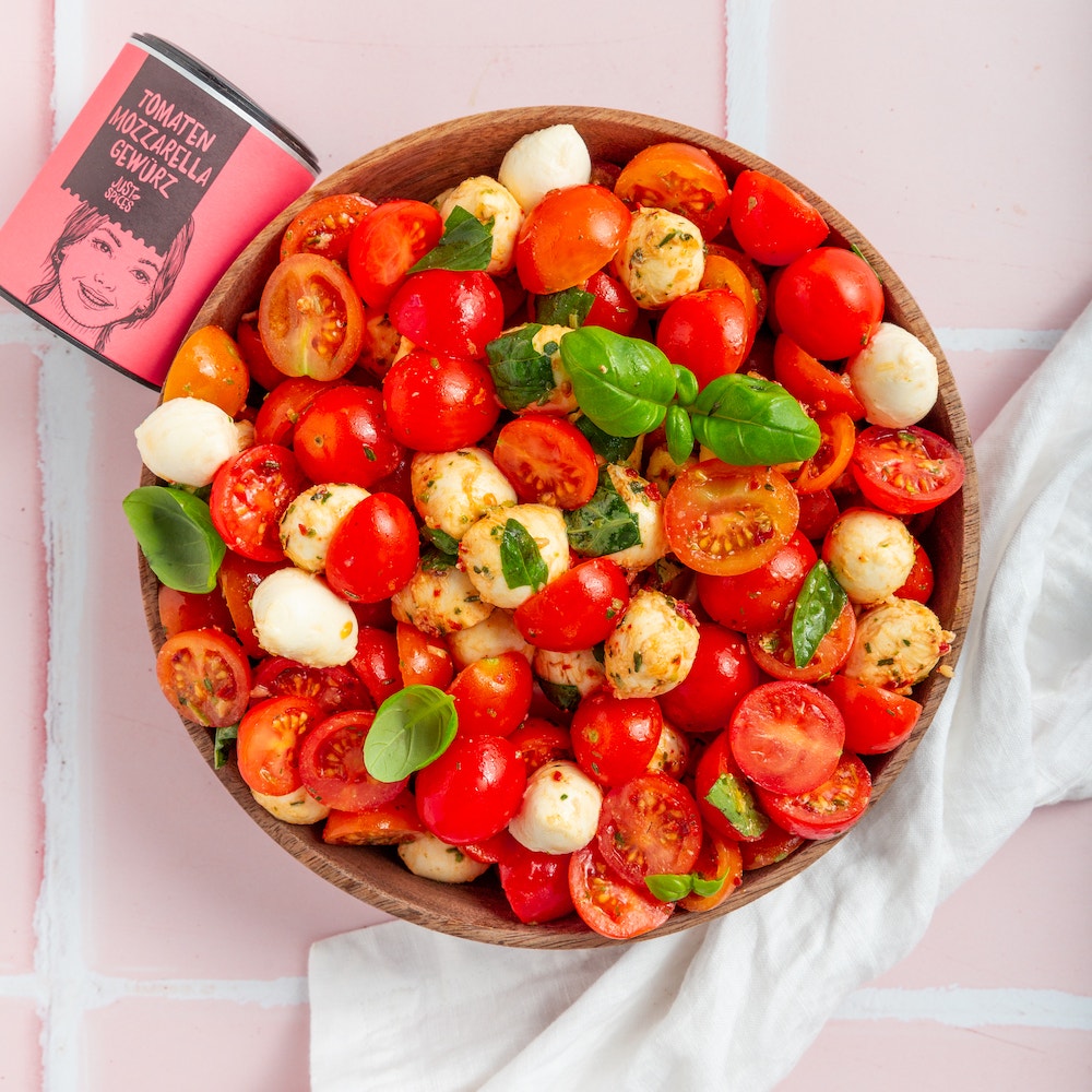 Tomate Mozzarella Salat | Rezept | JUST SPICES®