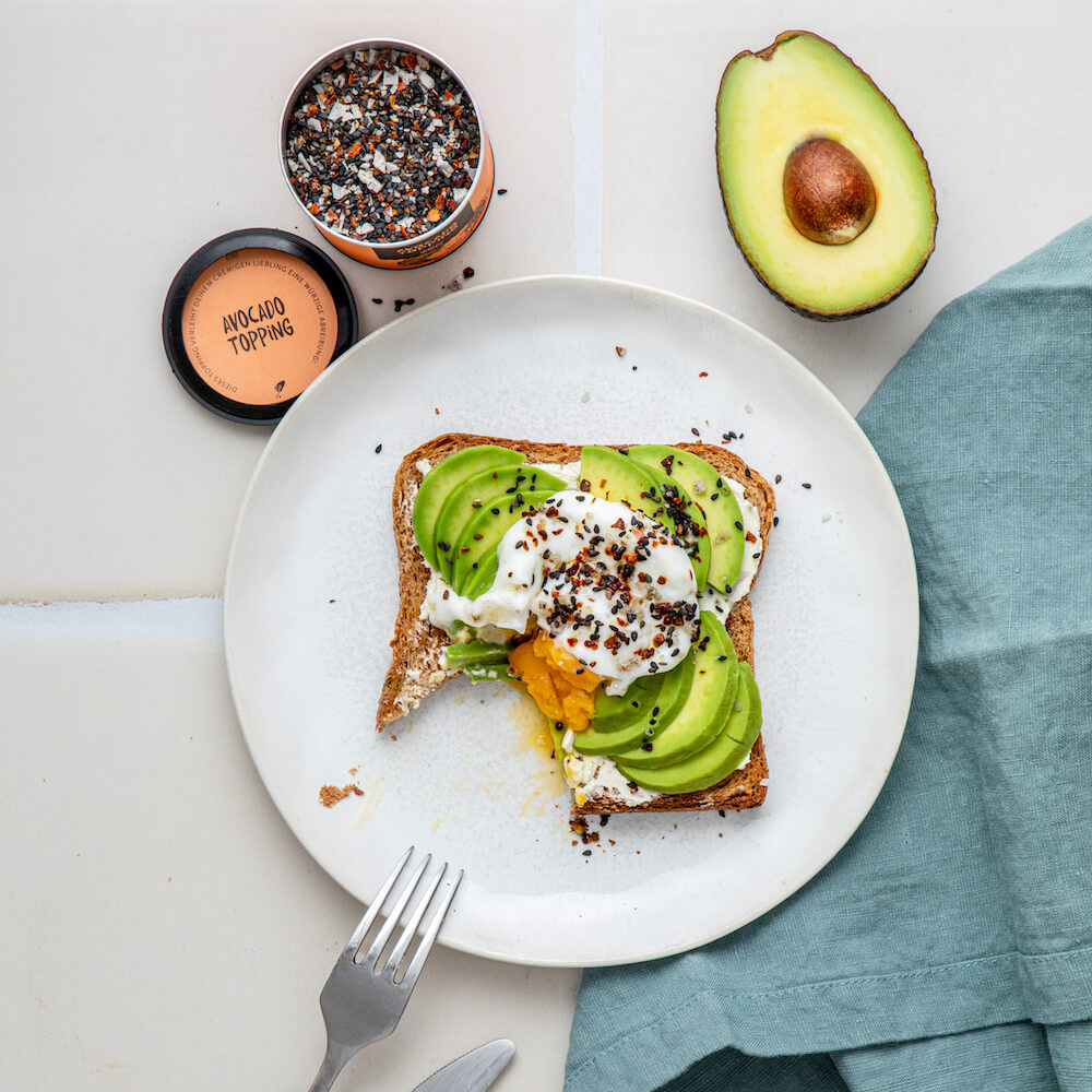 Avocado Brot mit pochiertem Ei 