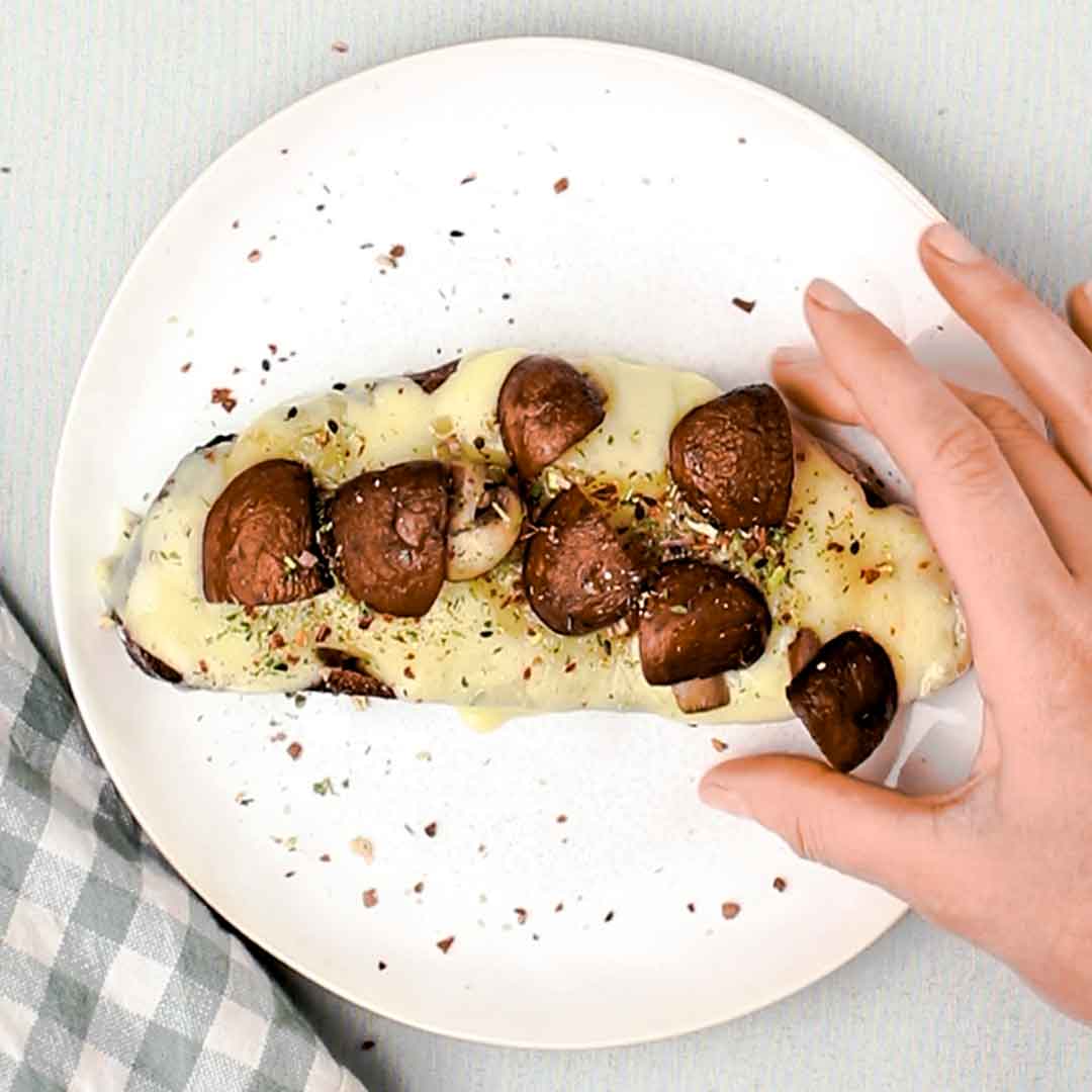 Überbackene Käse Stulle mit Champignons | Rezept | JUST SPICES®