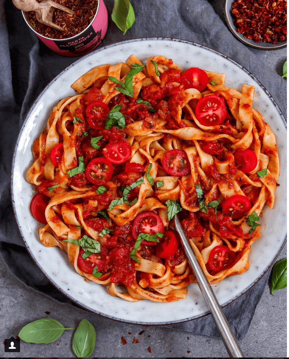 Tagliatelle mit Tomaten-Basilikum Sauce | Rezept | JUST SPICES®