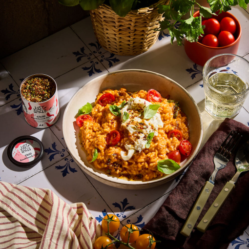 Tomatenrisotto mit Burrata und Basilikum