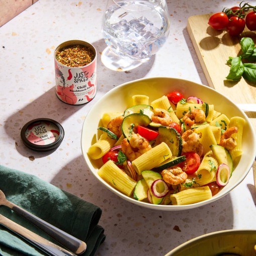 Zucchini Nudelsalat mit gegrillten Garnelen