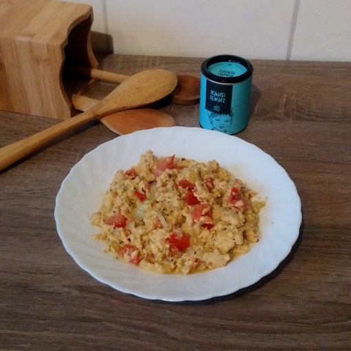 Klassisches Rührei mit Tomaten