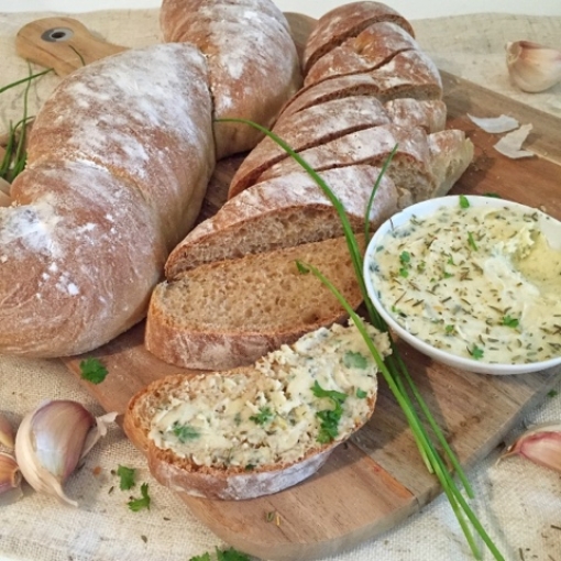 Bierbaguette mit Kräuterbutter