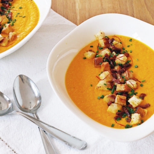 Pikante Möhrensuppe mit Bacon & Croutons