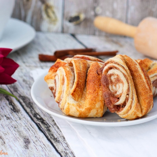 Franzbrötchen mit Marzipan und Zimt