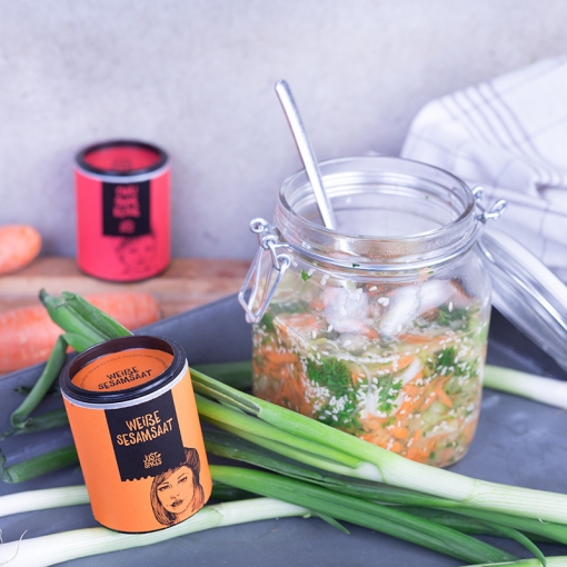 Gemüsesuppe mit Sesam
