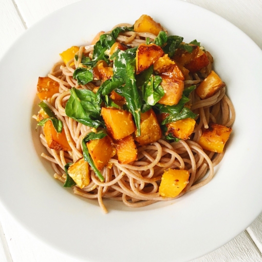 Vollkornnudeln mit Kürbis &amp; Spinat | Rezept | JUST SPICES®