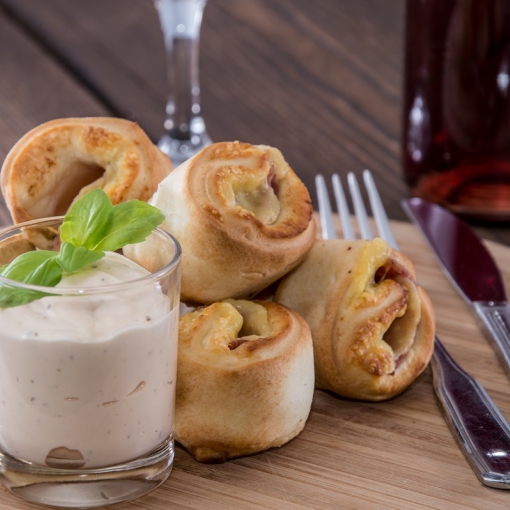 Gefüllte Pizzabrötchen
