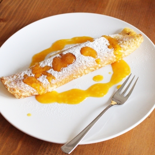 Pfannkuchen mit Aprikosen-Orangen Sauce