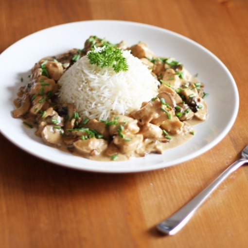 Hähnchengeschnetzeltes mit Champignon-Rahmsoße