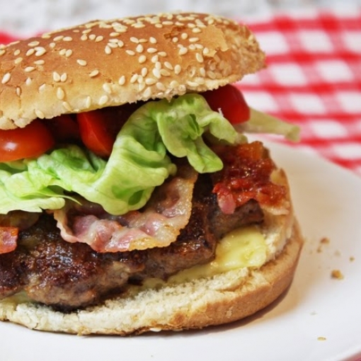 Homemade Cheeseburger