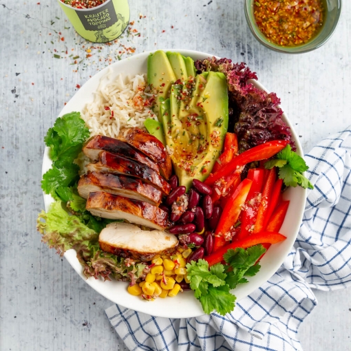 Avocado-Hähnchen-Bowl