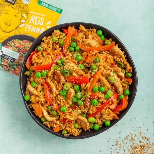 Einfache One Pot Asia Reispfanne mit Hähnchen