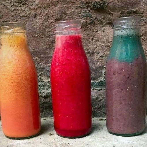 Blutorange-Ingwer, Himbeer-Vanille und Acai-Spirulina Smoothie