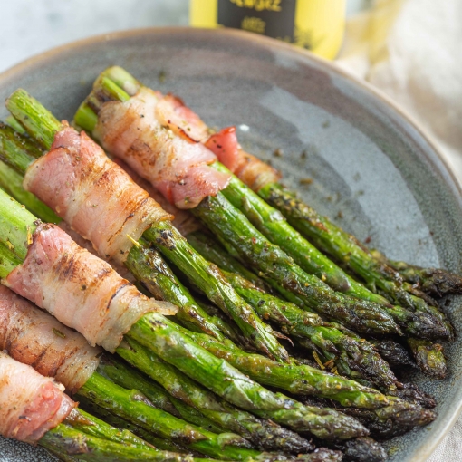 Grüner Spargel mit Bacon