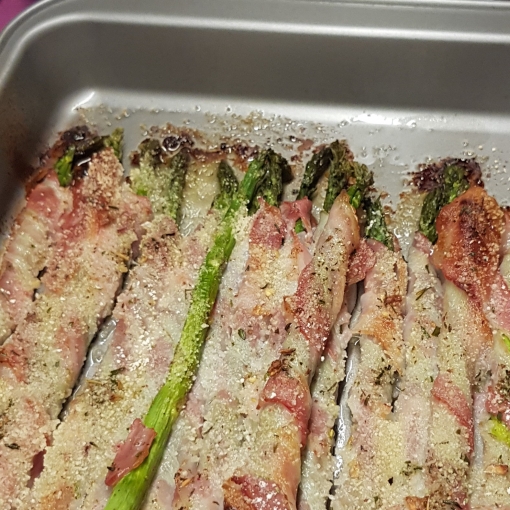 Grüner Spargel mit Bacon