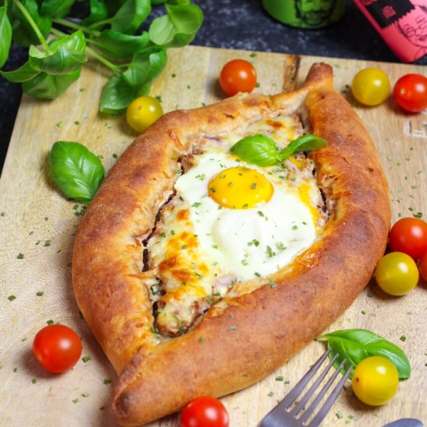 Pide - Gefülltes Pizzabrot (Käse im Rand) | Rezept | JUST SPICES