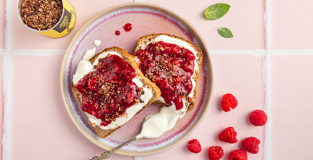 Brot mit Marmelade gewürzt mit süßen Stullen Gewürz 