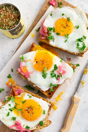 Spiegelei auf Brot