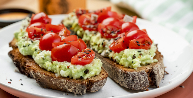 Avocado Tomatenbrot 
