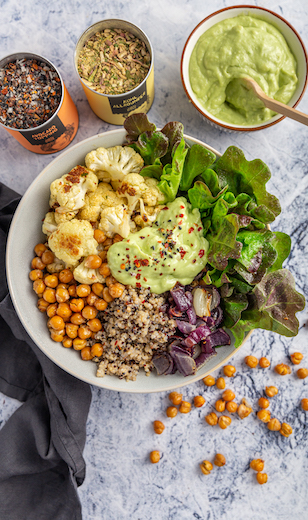 Blumenkohl Bowl mit Kichererbsen, Quinoa und Salat