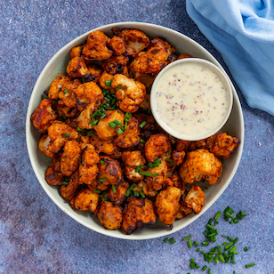 Vegane Blumenkohl Buffalo Wings aus der Heißluftfritteuse 
