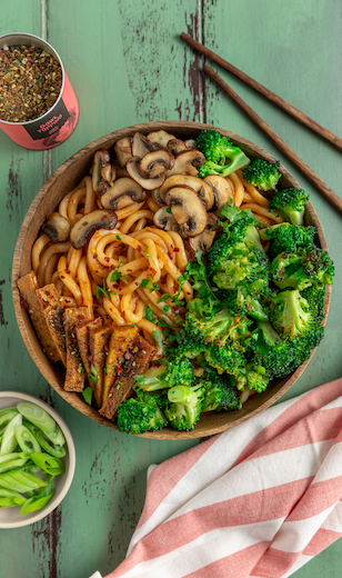 Udon Nudel Bowl mit Brokkoli und Champignons 