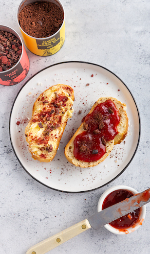 Süße Stulle mit Kirsch Marmelade und Schokolade mit Cherry Kiss 
