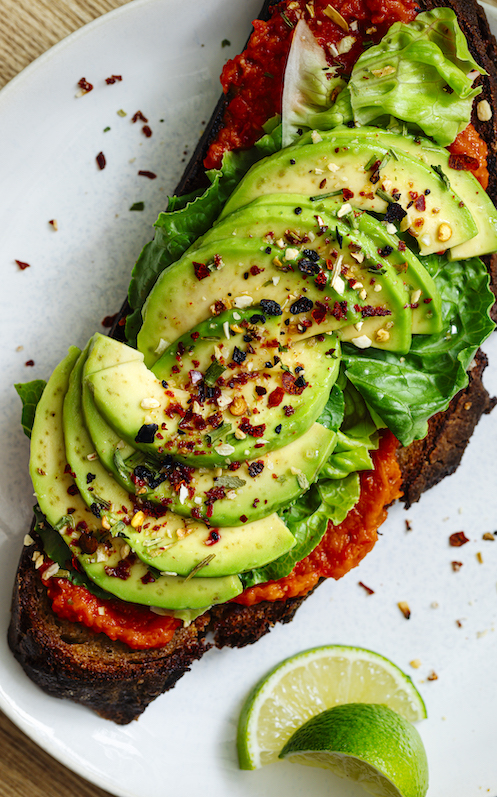 avocado-brot-mit-knoblauch-und-chili