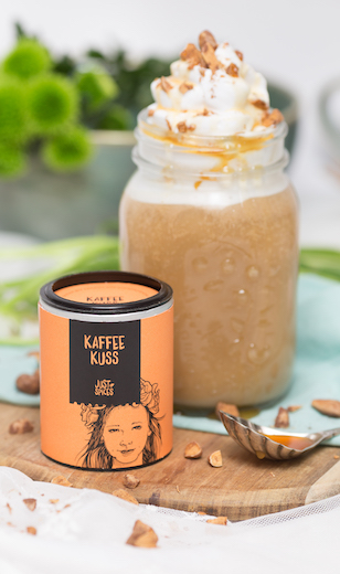 Karamell Mandel Latte mit Kaffee Gewürz 