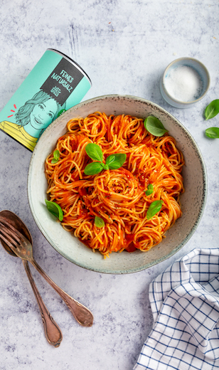 Spaghetti Napoli mit feinem Natursalz