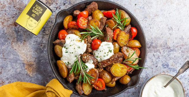 Steak Kartoffel Pfanne mit Fleisch&Braten Gewürz und Kräuterquark