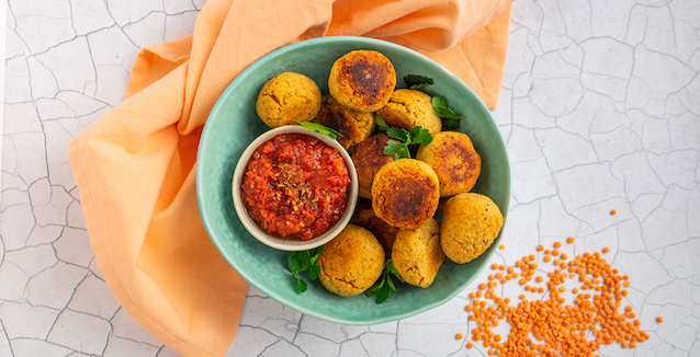 Vegane Linsenbällchen mit Salsa 