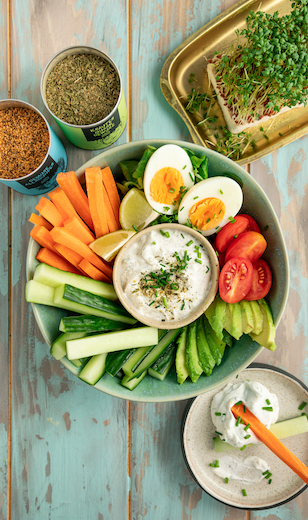Bunte Rohkost Bowl mit Dip 