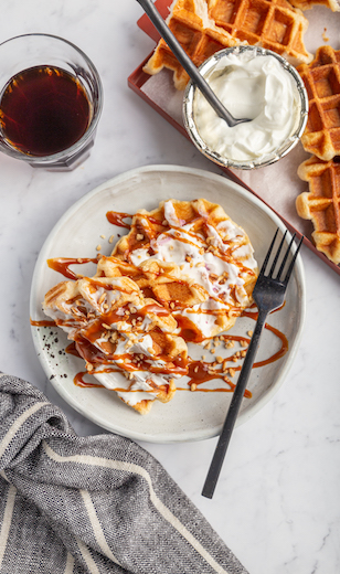 Karamell Waffeln mit Sahne 