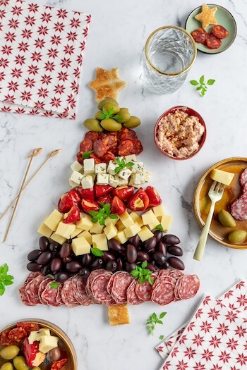 Christmas Charcuterie Baum mit Dip
