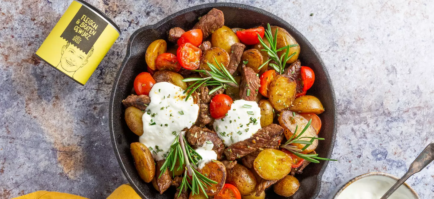 kartoffel-steak-pfanne-mit-rosmarin-und-cherry-tomaten