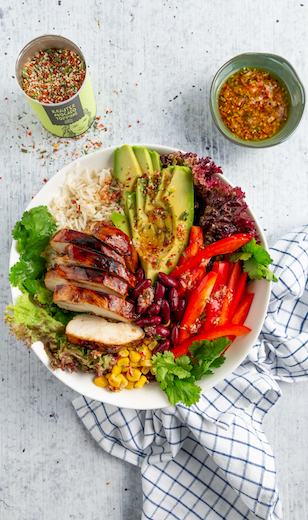 Avocado Hähnchen Bowl mit Kräuter Avocado Gewürz 