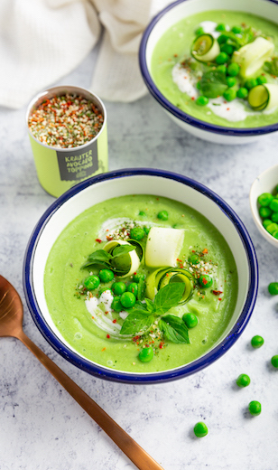 Grüne Gazpacho mit Erbsen und Zucchini 