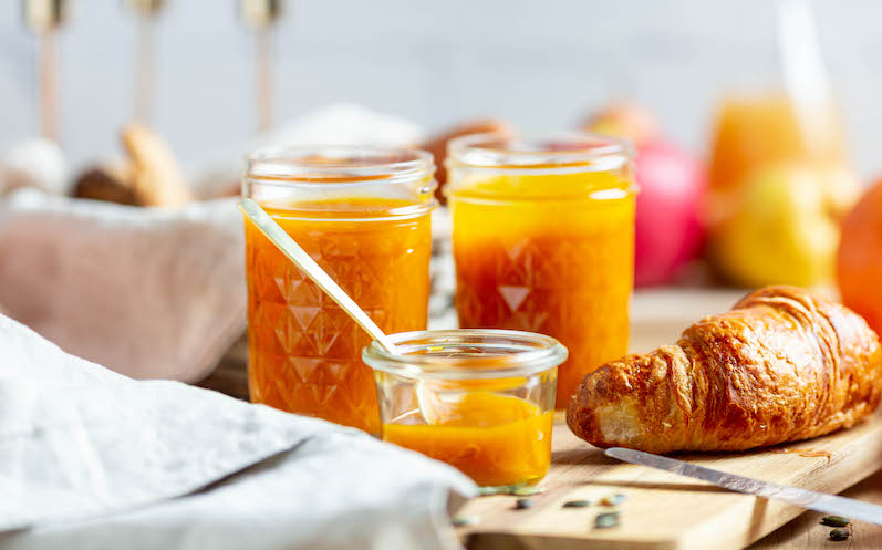 Pumpkin Pie Spice Marmelade mit Croissant 