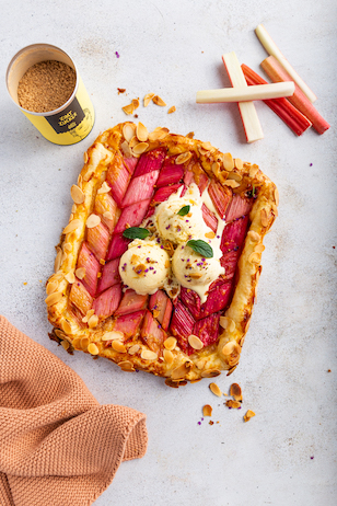 Rhabarber Galette mit Eis 