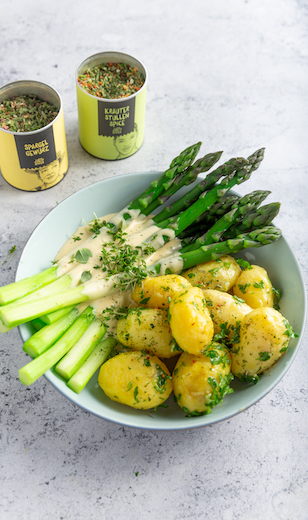 Grüner Spargel mit Sauce Hollandaise und Petersilien Kartoffeln 